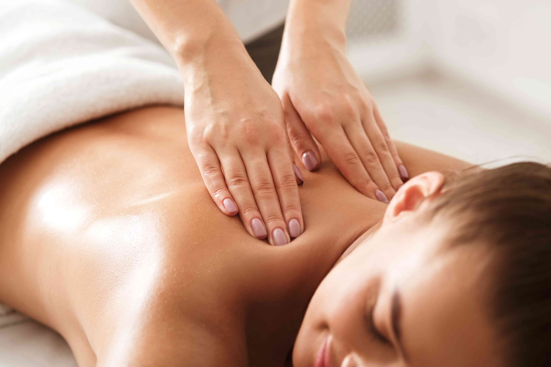 Erotische Massagen in Berlin genießen – Ihre Griechische Massage jetzt telefonisch buchen