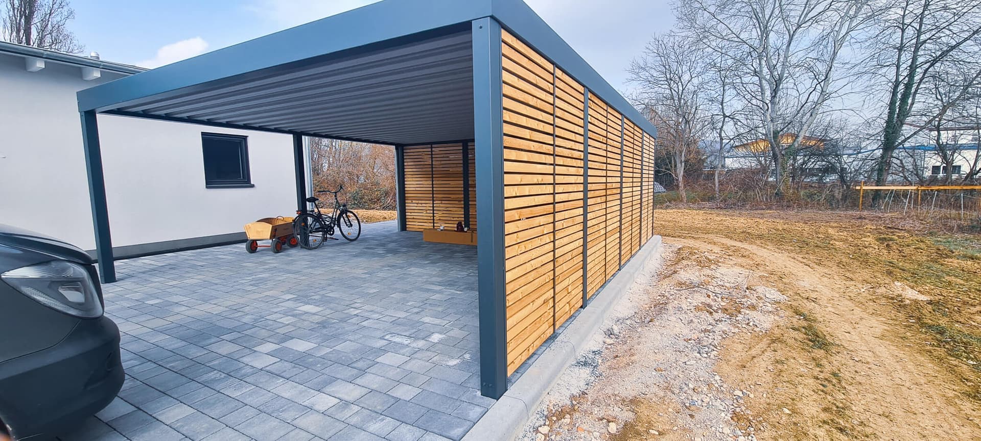Carport aus Metall mit Seitenwänden: Extra Schutz für Ihr Fahrzeug