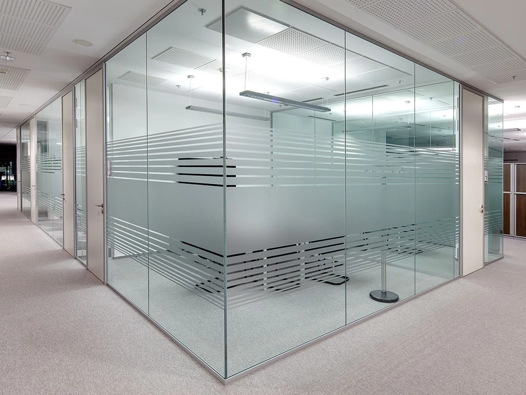 Glasbau West – Ihr Profi für elegante Glastrennwände Krefeld