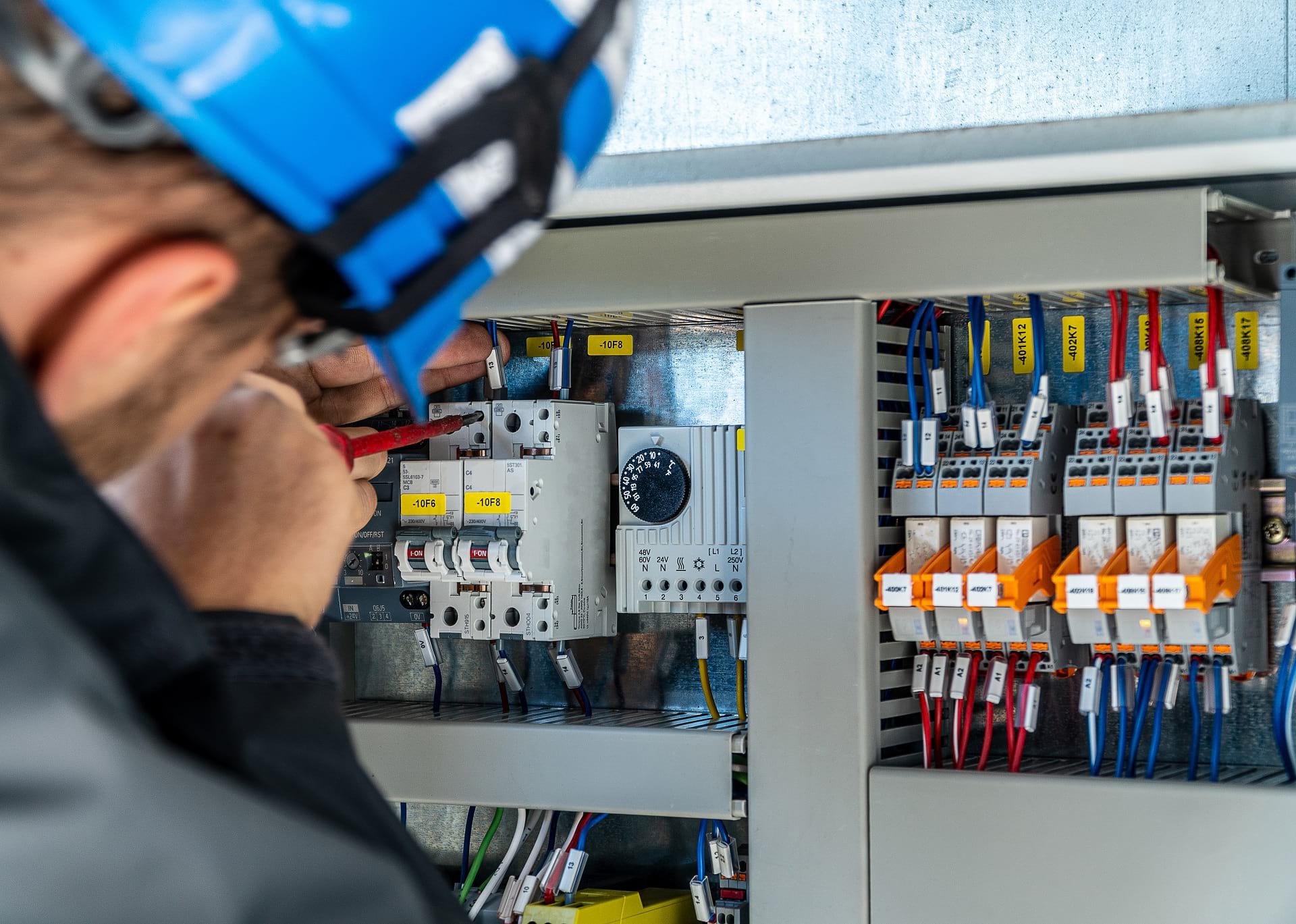 Warum die regelmäßige Prüfung ortsfester elektrischer Anlagen Pflicht ist