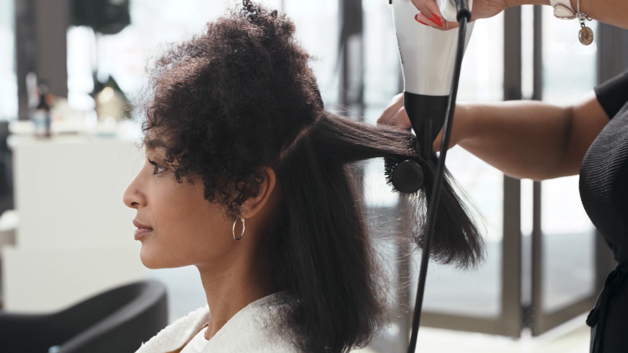 Einrichtung für Friseursalon – Vielfalt vom Fachhändler erleben